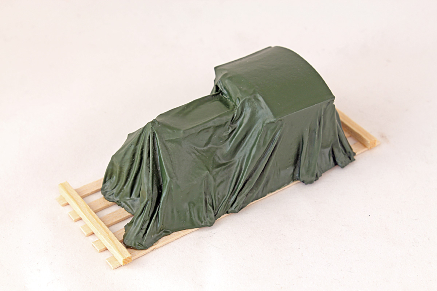 alte KÖF unter Plane